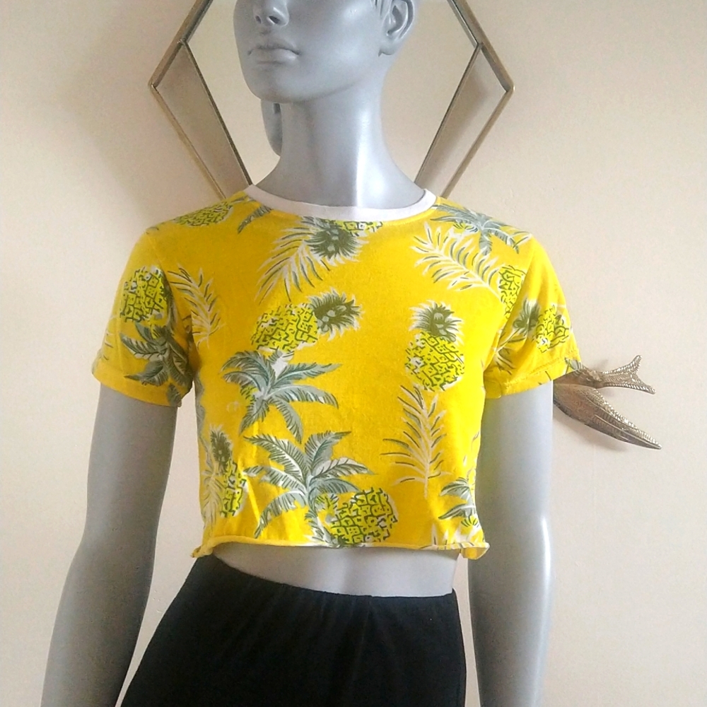 🌟 3/$30. Pineapple Crop Top